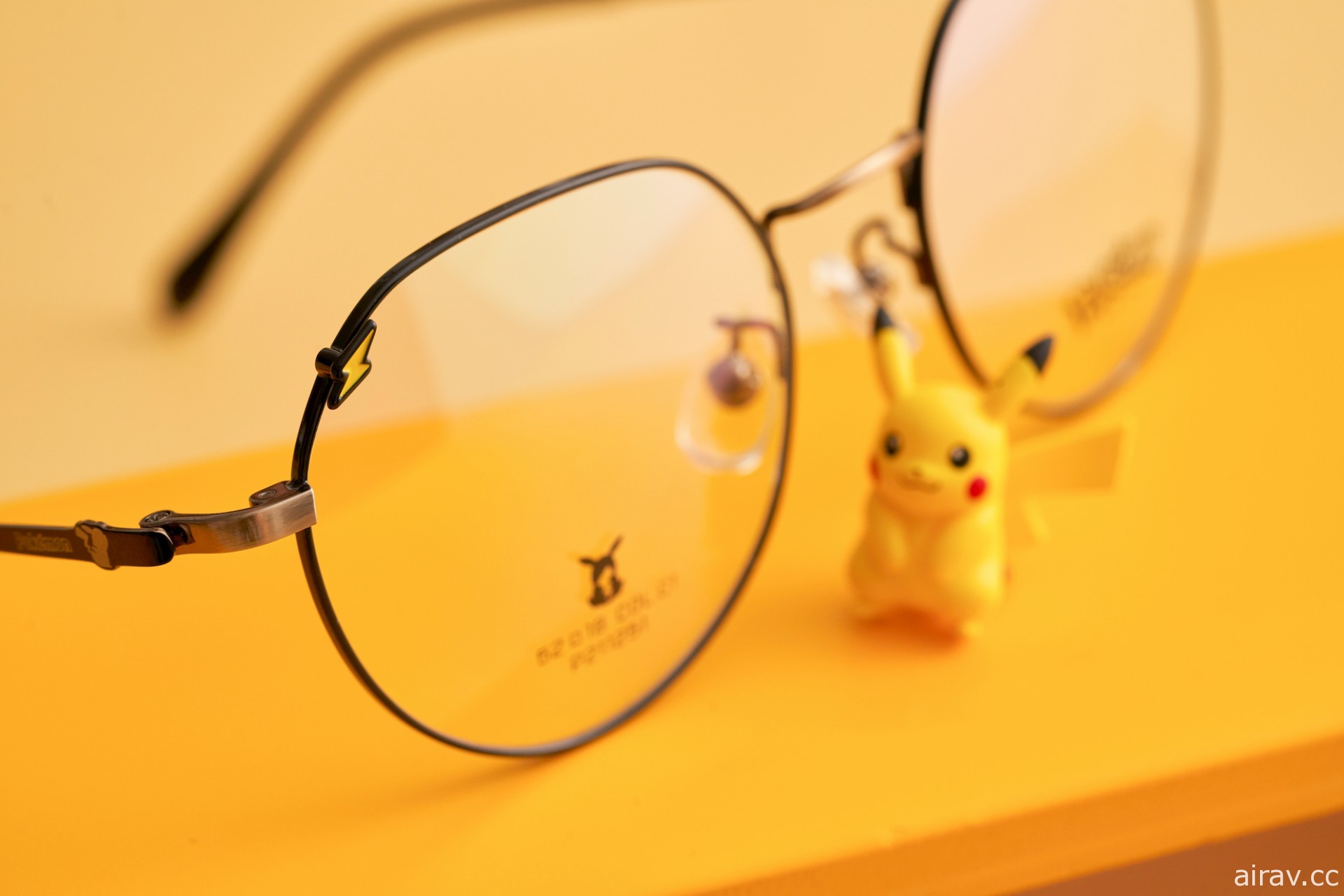 小林眼鏡 ×《寶可夢》聯名鏡架即日起正式推出 皮卡丘眼鏡展示架同步上市