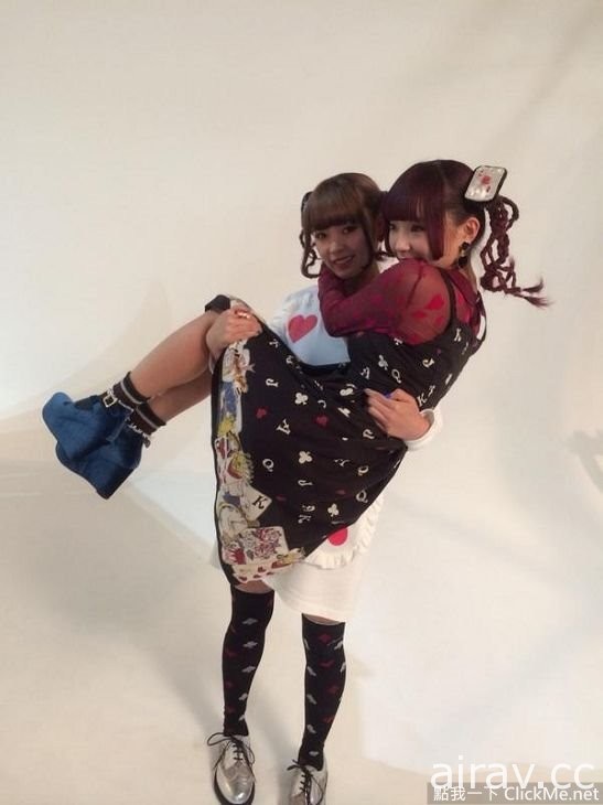 日本高人气姐妹花《mimmam》双子+双马尾水手服，这种设定太萌了！