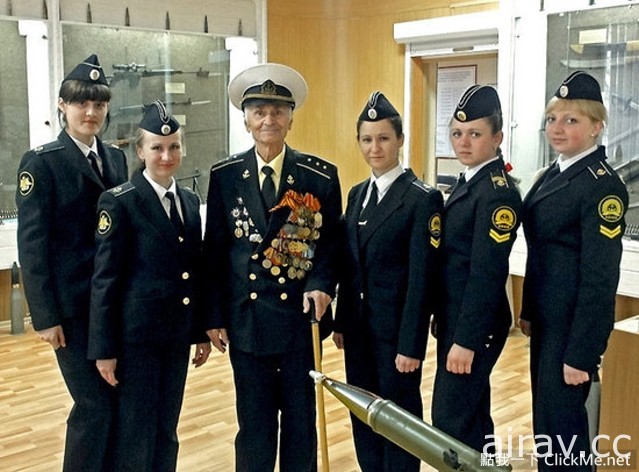 俄羅斯女警穿短裙露美腿太火辣，政府生氣下令『不準穿』！