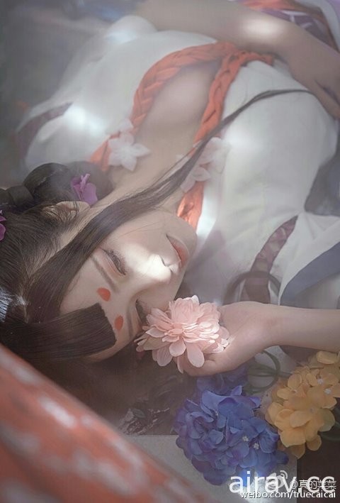 女神級中國coser《真的菜菜》，爆表魅力讓眾人想被她踩在腳下！