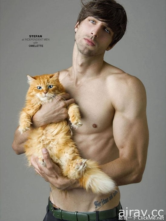 《男模与猫》你的目光会是放在男模特儿还是美猫身上呢？