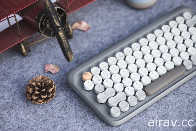 以打字機作為靈感設計的 Lofree 機械鍵盤在台開放預購
