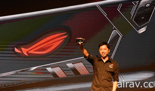 華碩公開首款電競手機 ROG Phone　搭配多樣化周邊可連結電腦與大螢幕遊玩