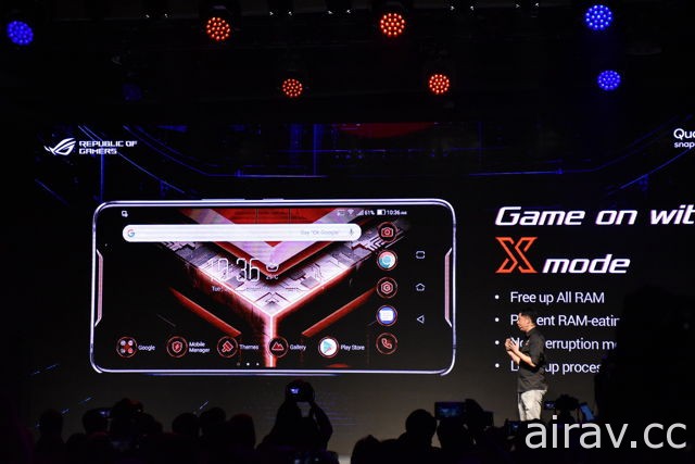 華碩公開首款電競手機 ROG Phone　搭配多樣化周邊可連結電腦與大螢幕遊玩