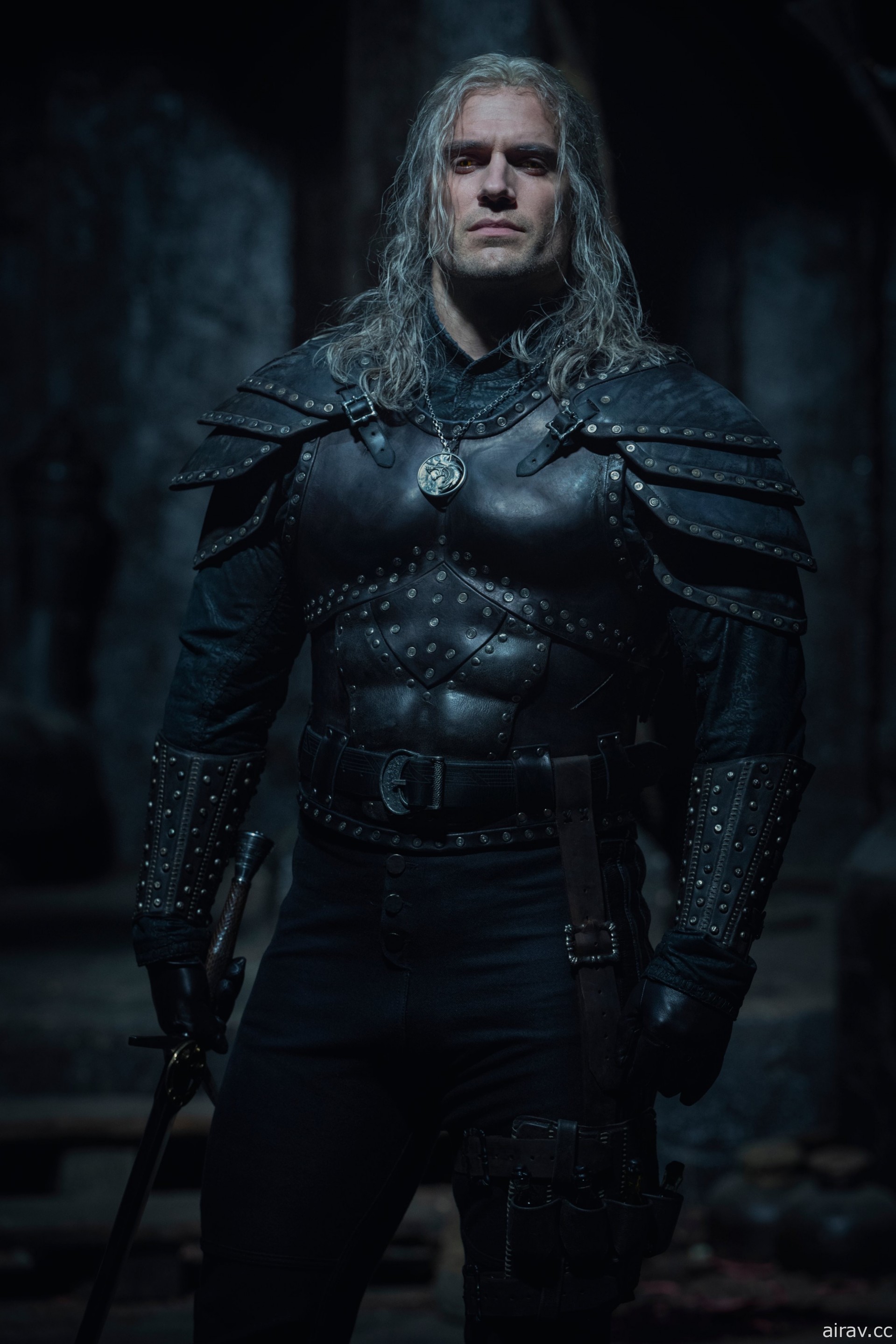 亨利·卡維爾公開《巫師》真人影集《獵魔士》第二季傑洛特裝扮