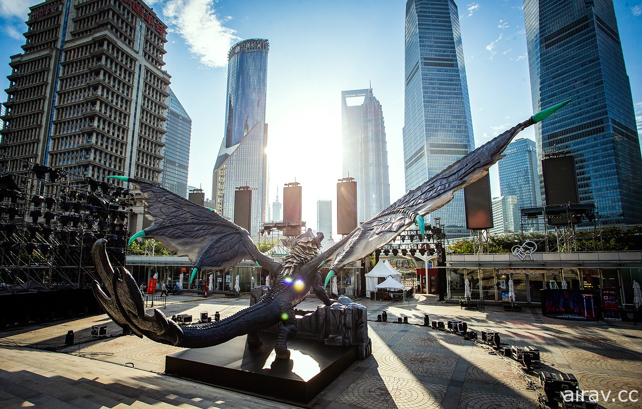 全球最大《英雄聯盟》遊戲雕像遠古巨龍現身上海 以迎接 31 日世界大賽冠軍戰