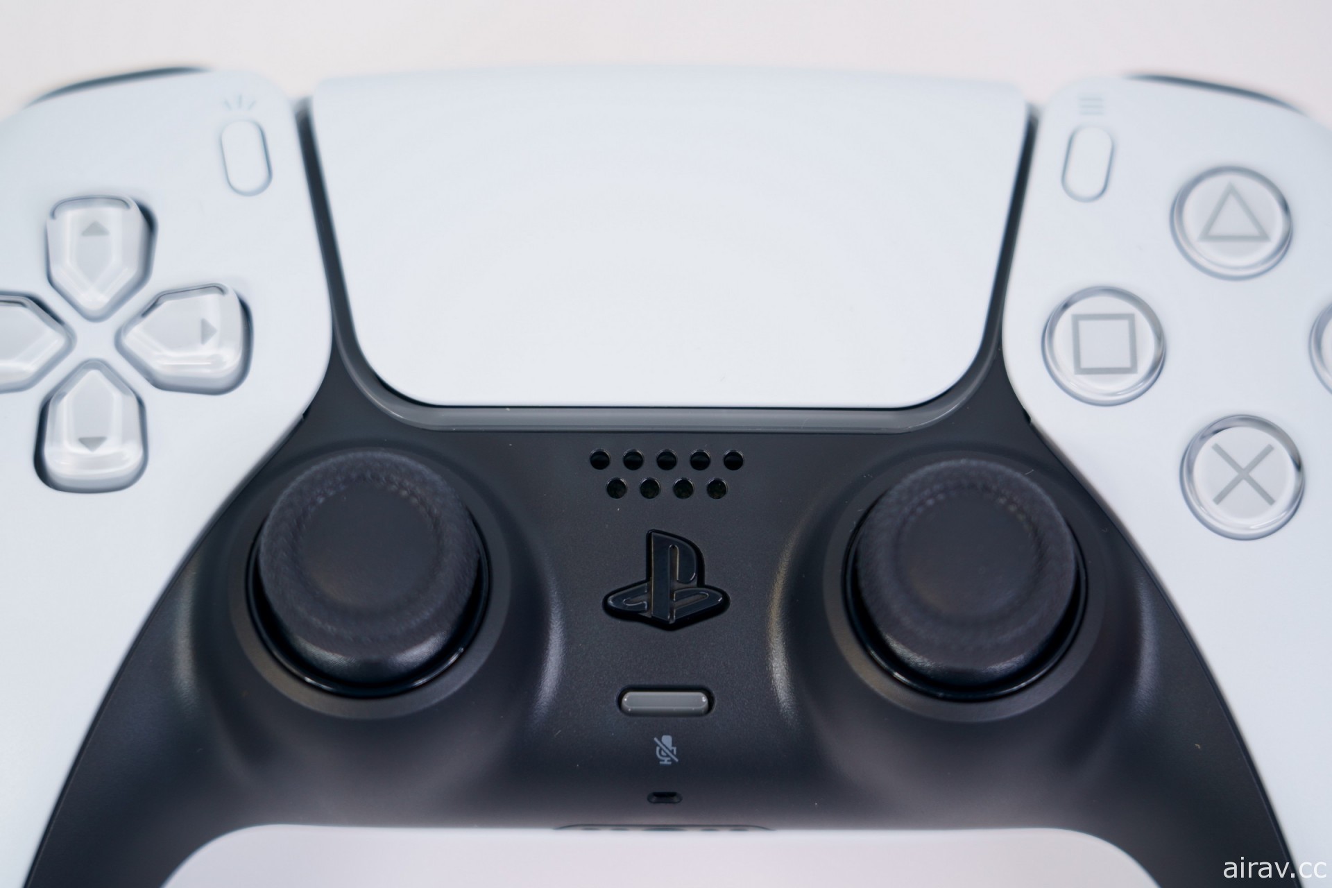 邁入新世代！ PlayStation 5 主機與 DualSense 控制器巴哈姆特一手開箱報導