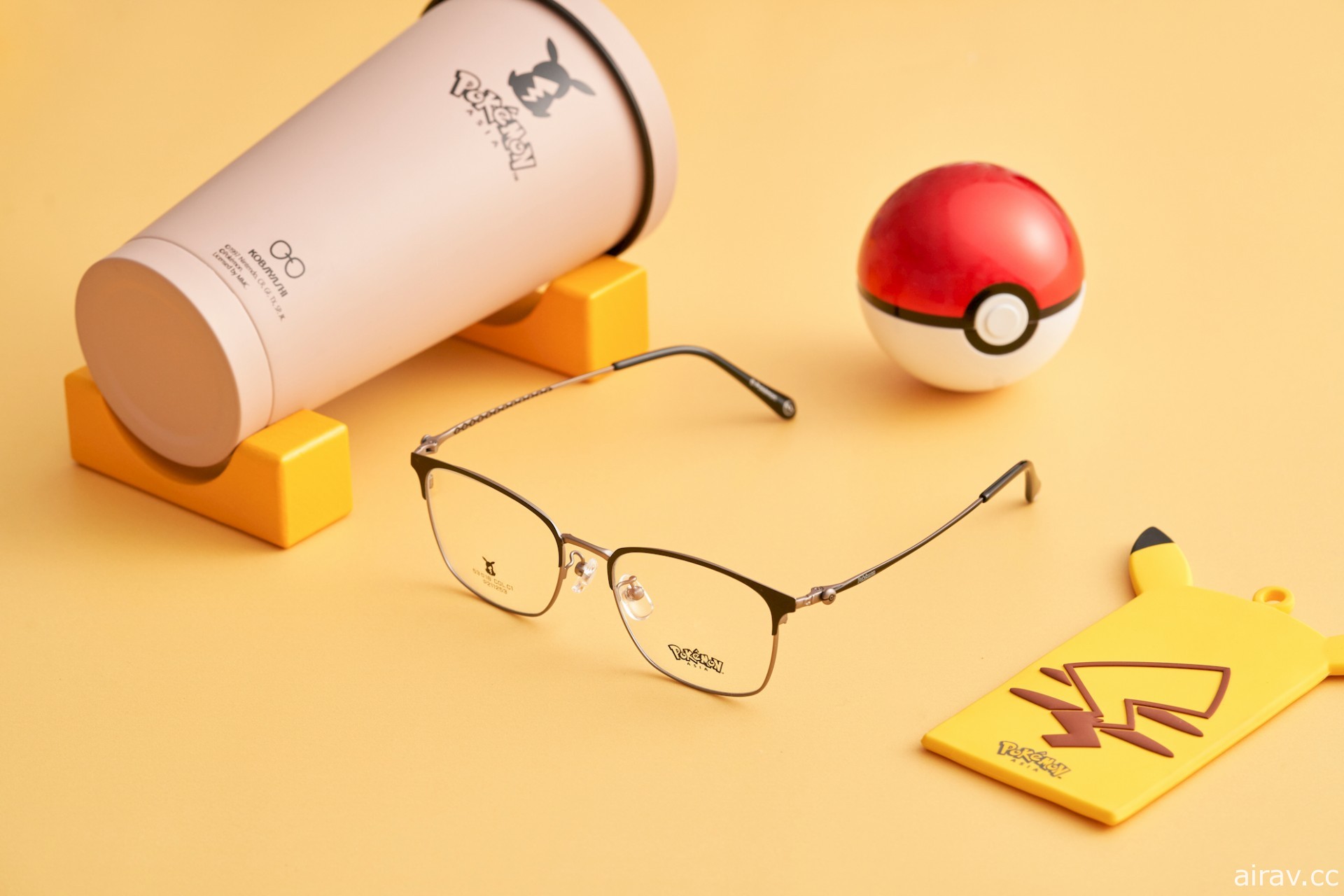 小林眼镜 ×《宝可梦》联名镜架即日起正式推出 皮卡丘眼镜展示架同步上市