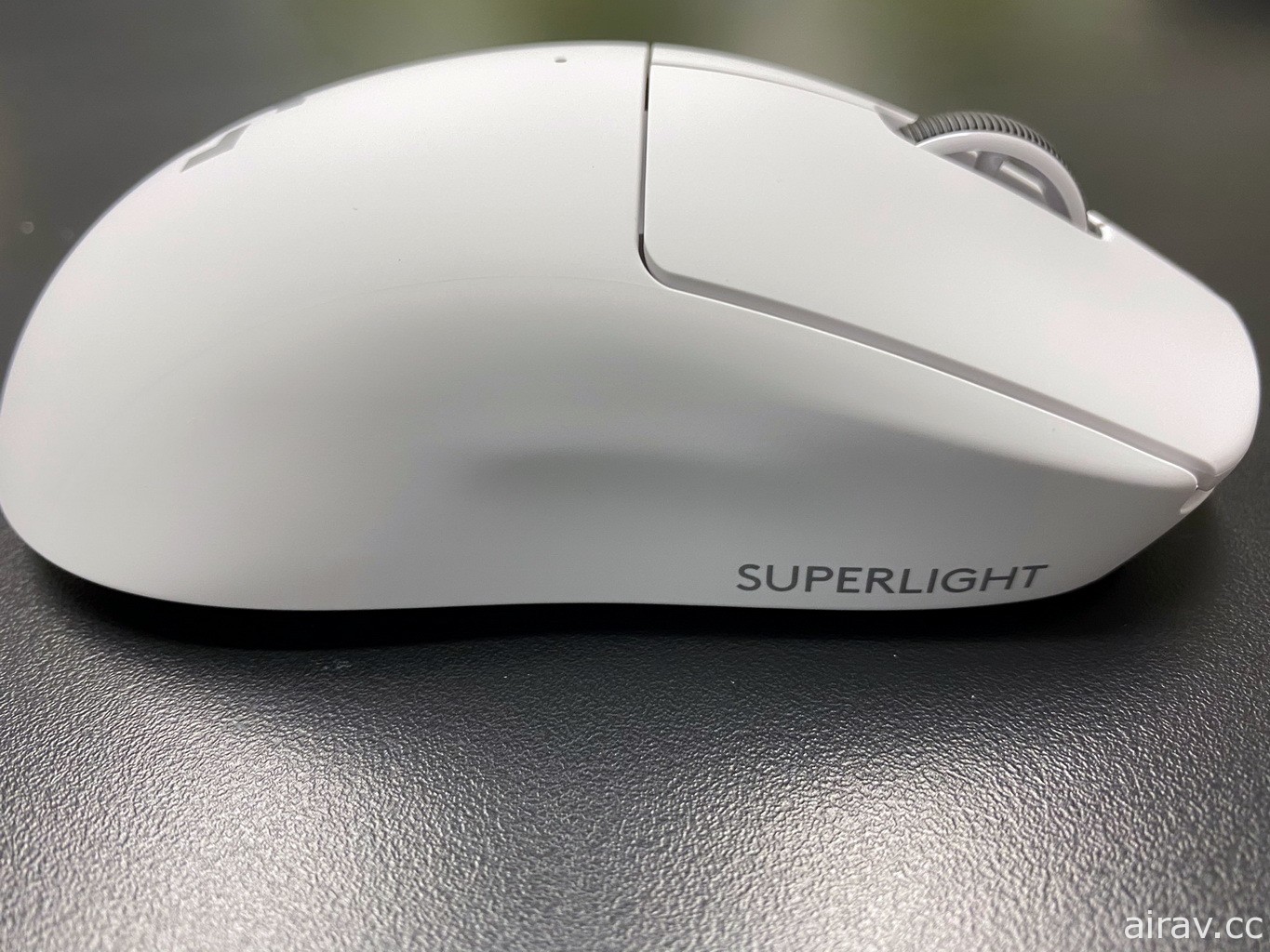 【開箱】 Logitech G 輕量化無線電競滑鼠 PRO X SUPERLIGHT 介紹