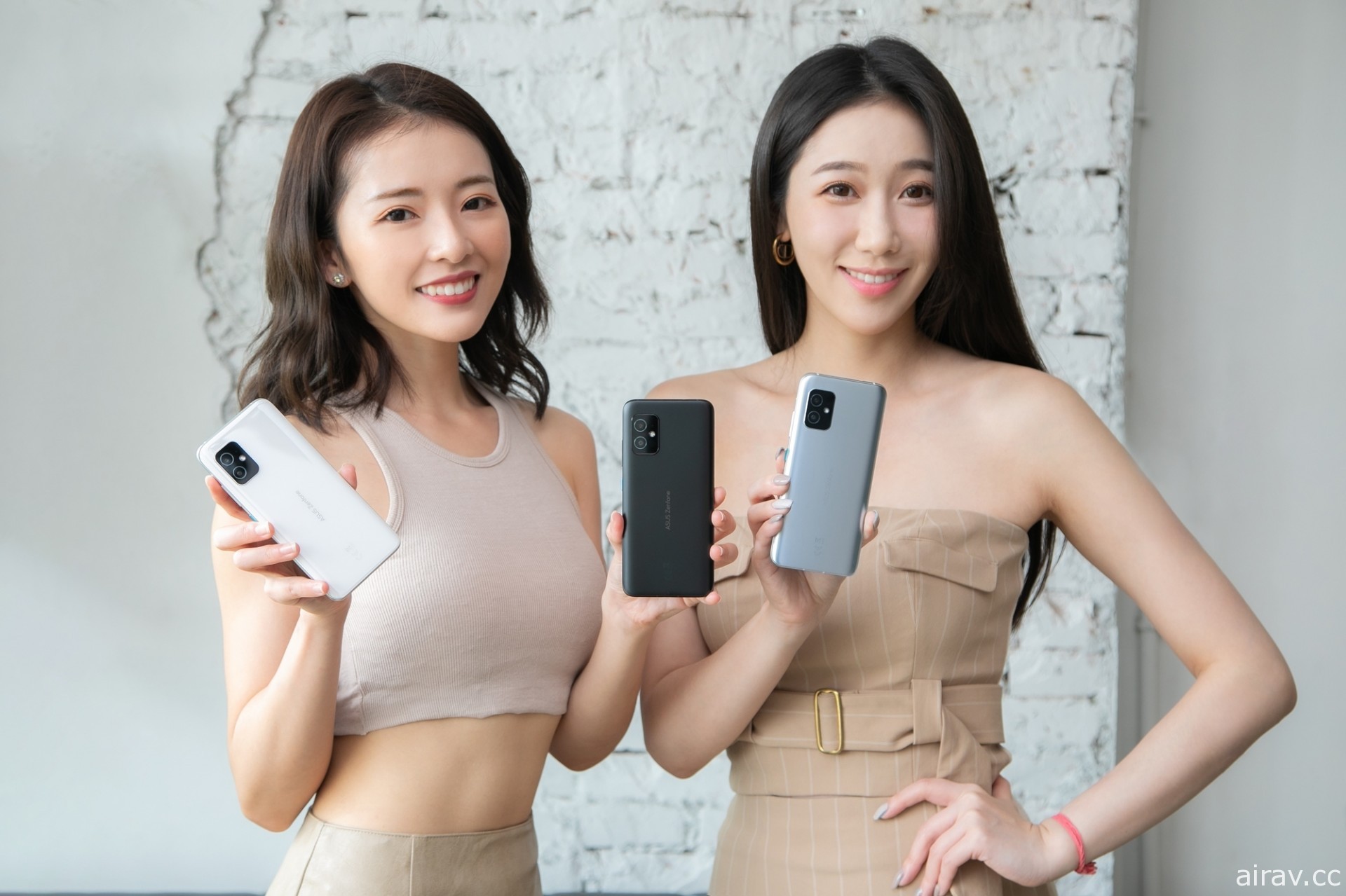 华硕全新旗舰手机 Zenfone 8 及翻转三镜头 8 Flip 登场 搭载 S888 处理器