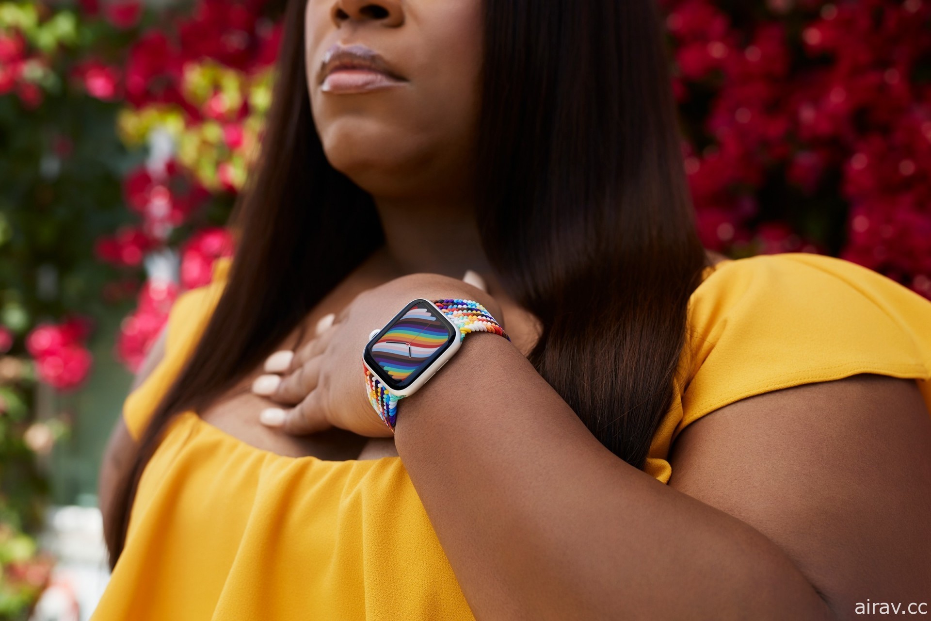 Apple Watch 推出全新彩虹版錶帶 頌揚與支持多元的 LGBTQ+ 運動
