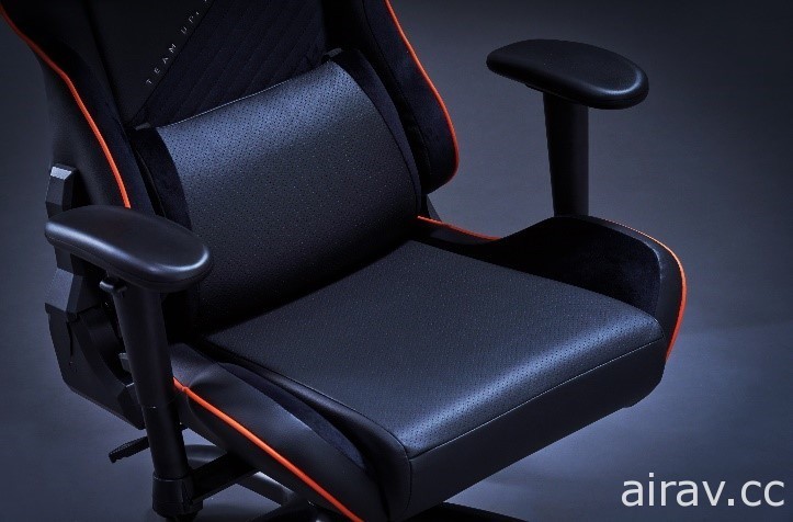 技嘉推出 AORUS AGC310 专业电竞赛车椅 拥有加宽的椅背与椅坐设计