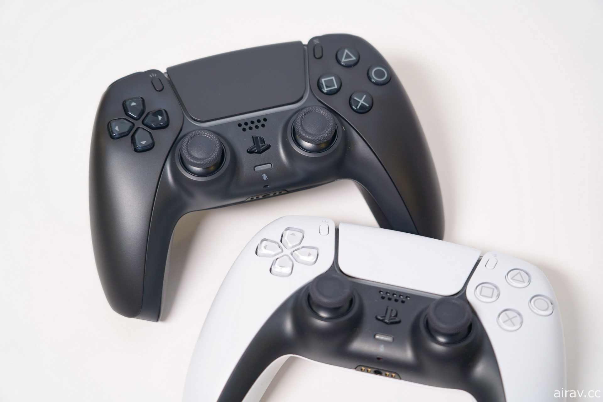 目標是 「忘了它的存在」！？ PS5 DualSense 控制器開發者專訪揭露設計秘辛