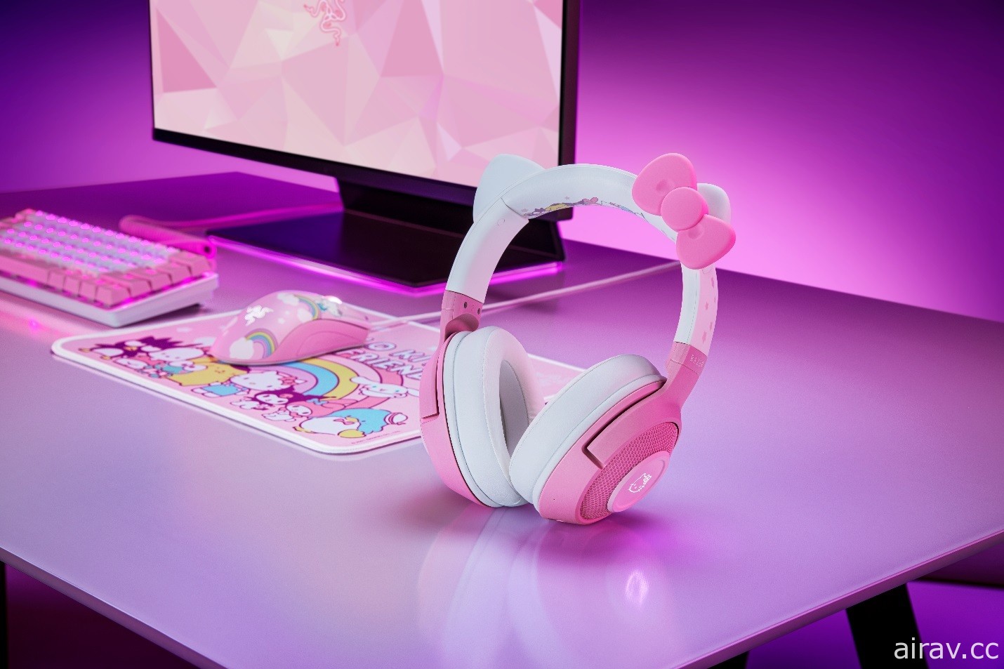 Razer 推出 HELLO KITTY AND FRIENDS 聯名系列產品 貓耳電競耳機、粉嫩電競椅亮相