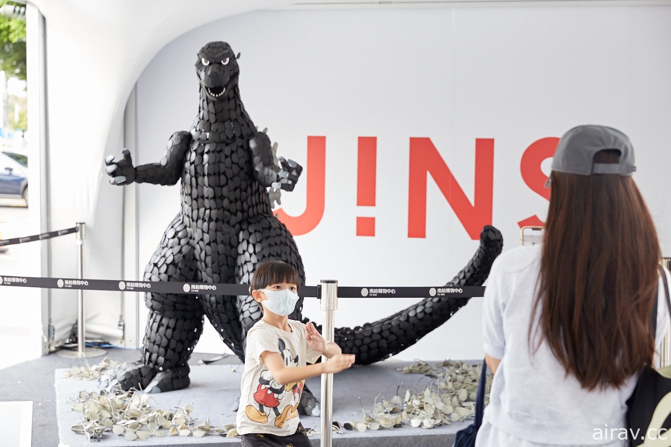 JINS“破镜重生-哥吉拉”登陆台南南纺购物中心